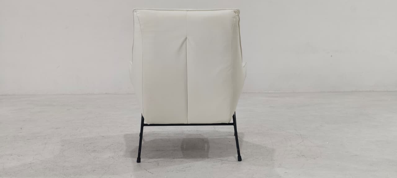 A1118(1) - ACCENT CHAIR - BLR WH
