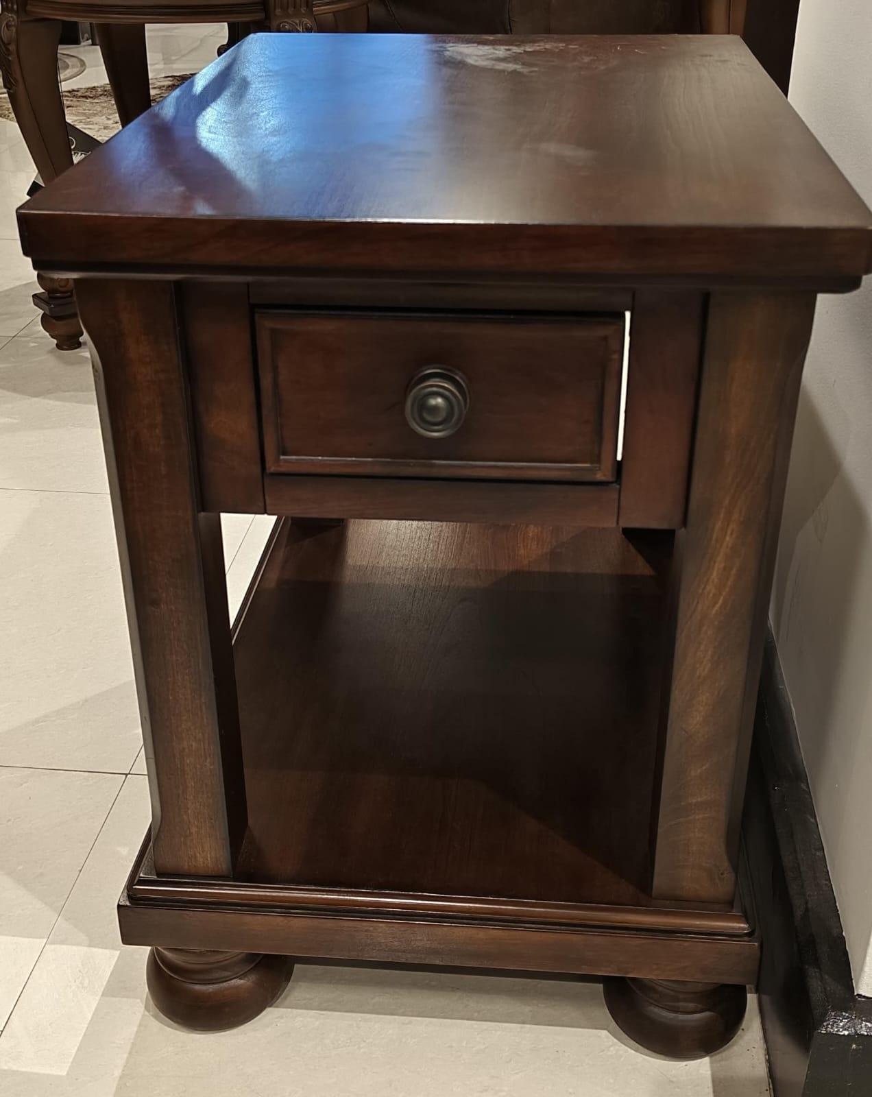 T697-3 - END TABLE - MDP