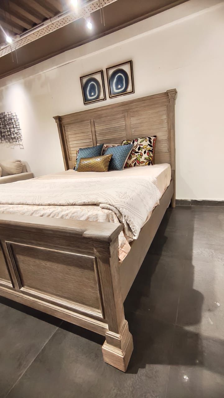 B799-56W1+58W1+97W1 - KING PANEL BED - WFD