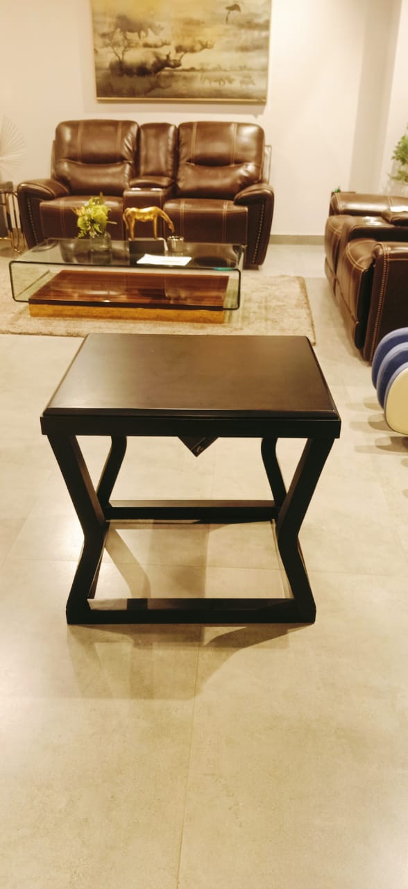 T592-3 - SIDE TABLE - OUTLET