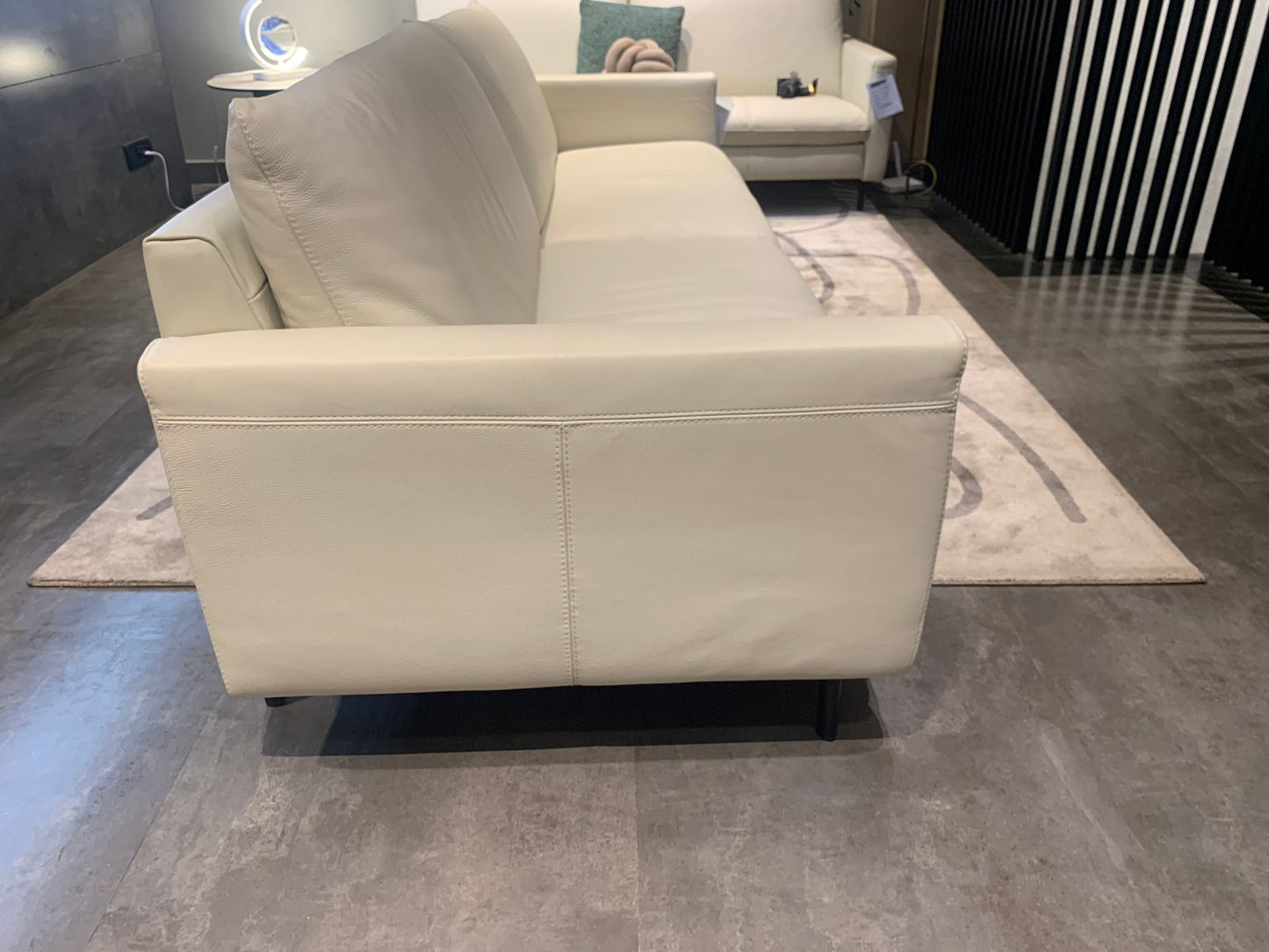 C083-009-10 - 3 SEATER - STJ