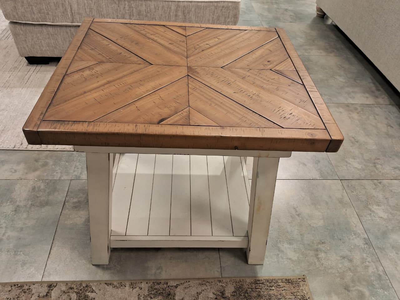 T640-3 - END TABLE - BH