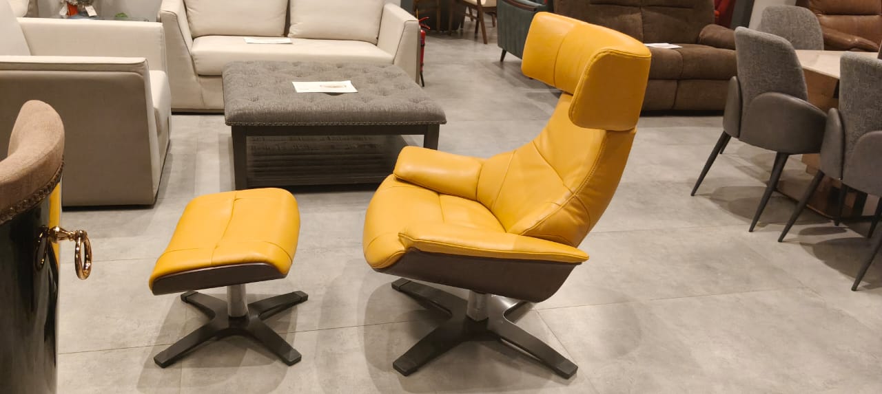 A985 - CHAIR+OTTOMAN - OUTLET