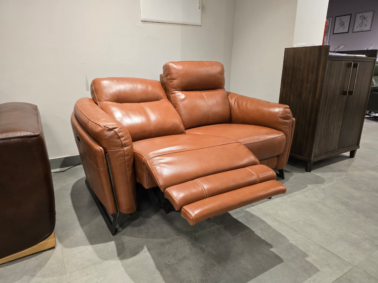 RS-12425 - 2 SEATER RECLINER(ELECTRIC) - OUTLET
