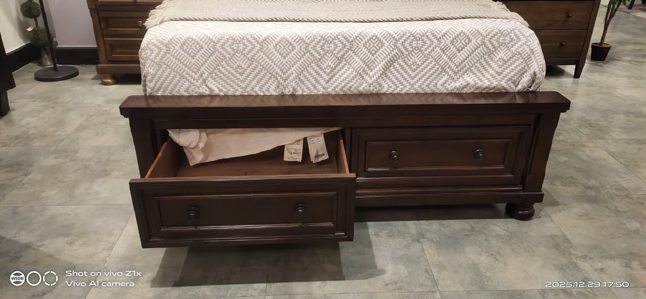 B697-74W1/77W1/98W1 - QUEEN STORAGE BED - BH