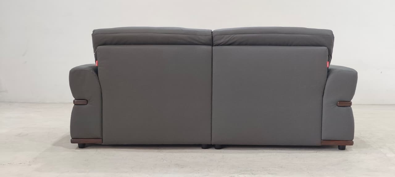 8207(2) - 2.5 SEATER - BLR WH