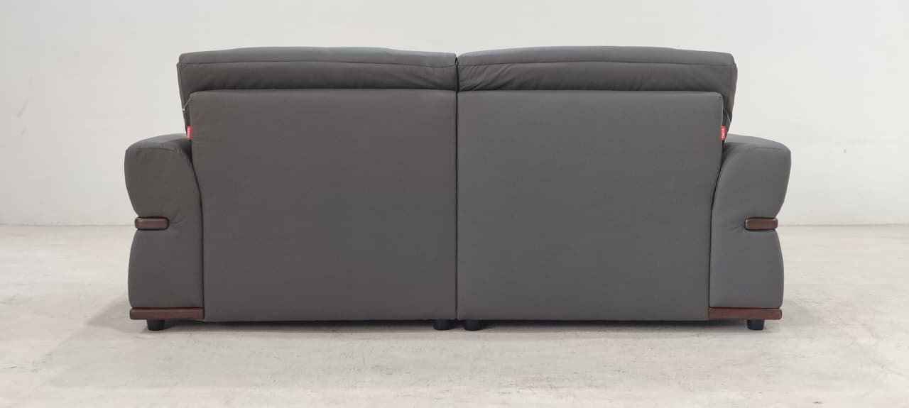 8207(3) - 3 SEATER - BLR WH