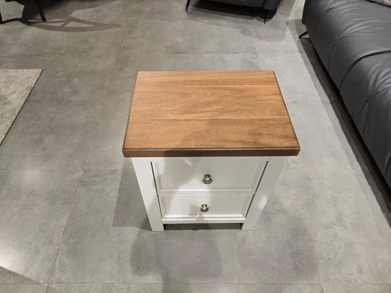 B5168-92 - NIGHTSTAND - OUTLET