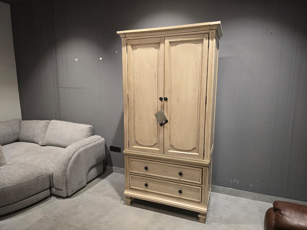 B693-48B+48T - WARDROBE - OUTLET