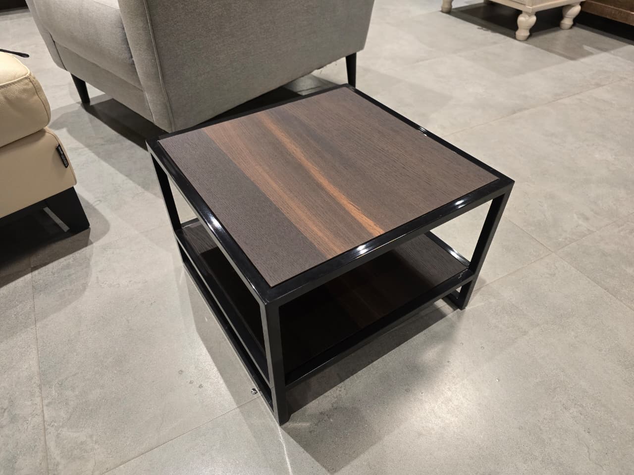 PT6116TD - BEDSIDE TABLE - OUTLET