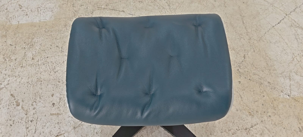 A938(5) - CHAIR+OTTOMAN - BLR WH