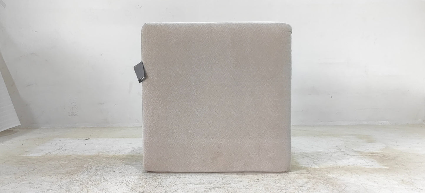 6150008 - OTTOMAN - BLR WH