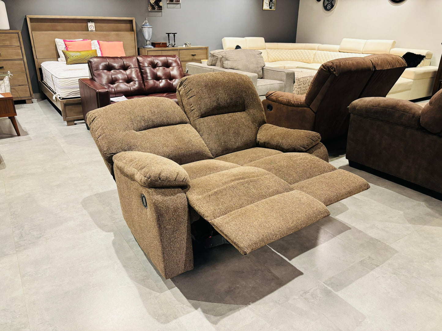 9389886 - 2 SEATER RECLINER(MANUAL) - OUTLET