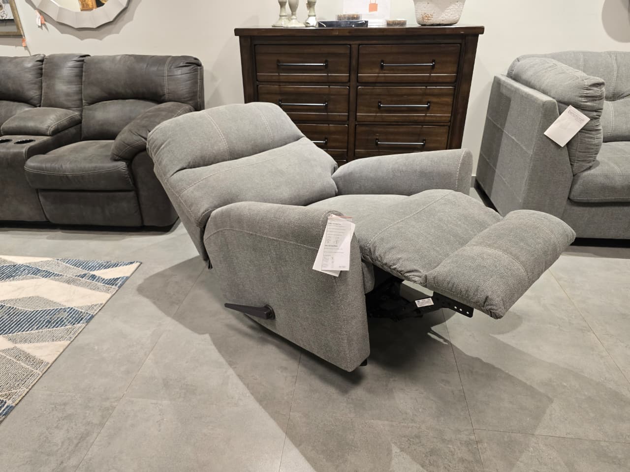 5530525 - 1 SEATER RECLINER(MANUAL) - OUTLET