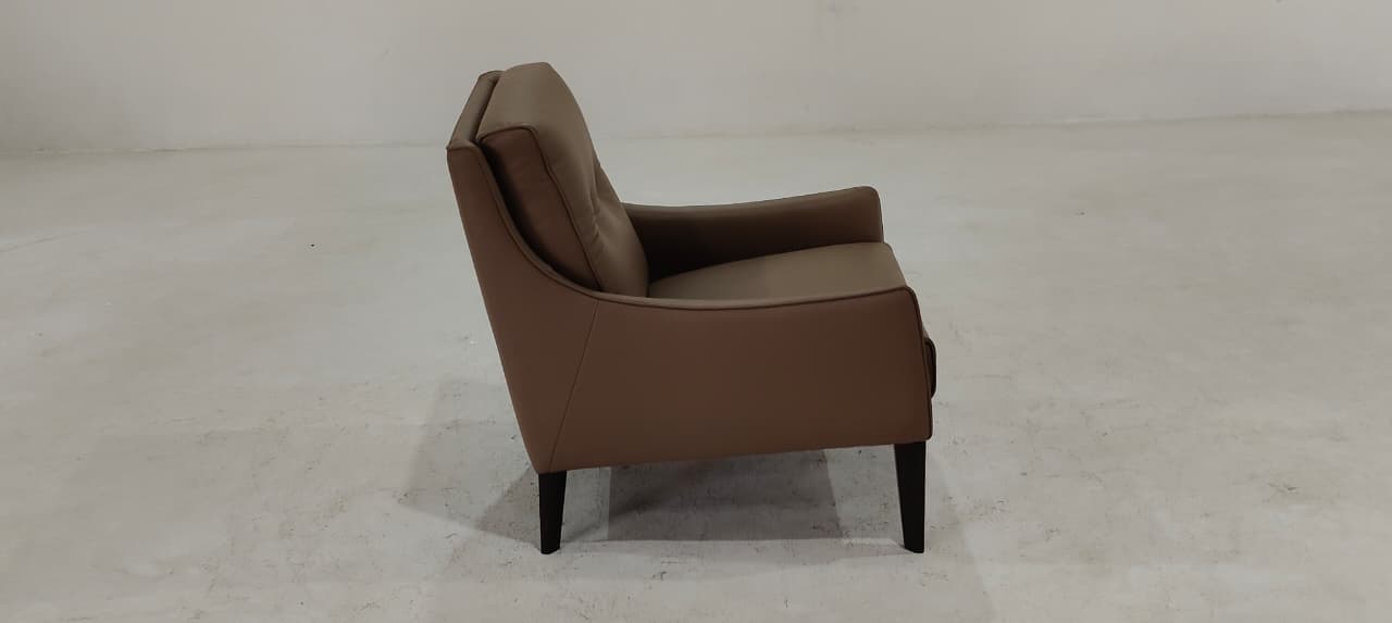C011-003-14(3) - ARM CHAIR - BLR WH