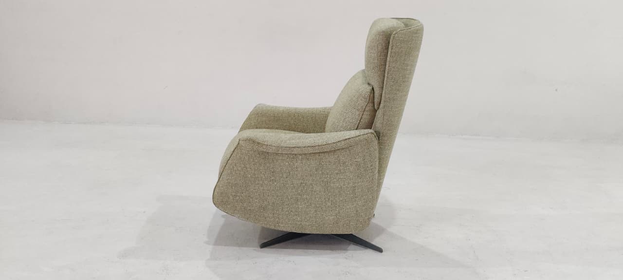 C243-F44-78 - ARM CHAIR - BLR WH