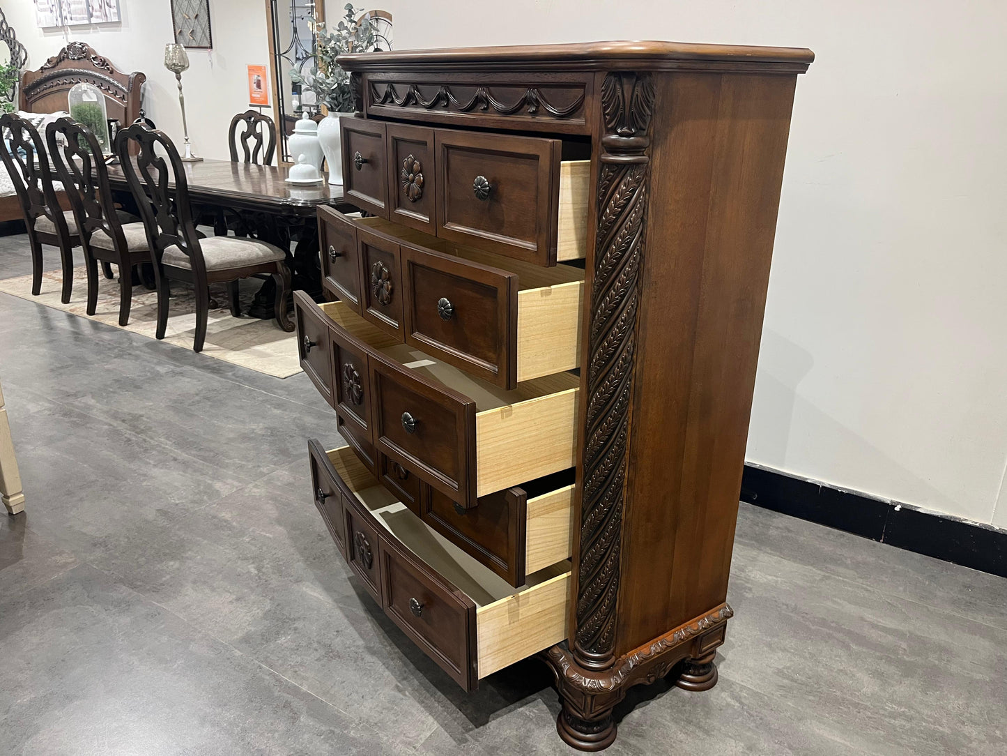 B553-46 - CHEST OF DRAWERS - NAR