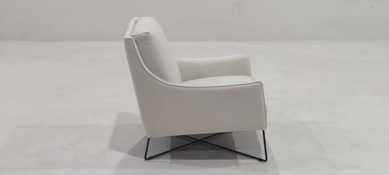 B903-003-14(2) - ARM CHAIR - BLR WH