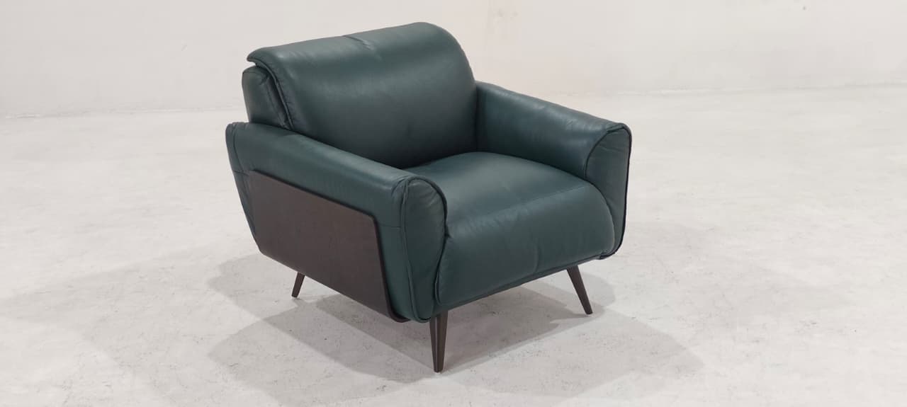 B993-233-24 - ARM CHAIR - BLR WH