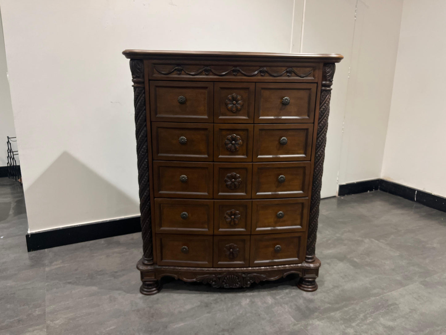 B553-46 - CHEST OF DRAWERS - NAR