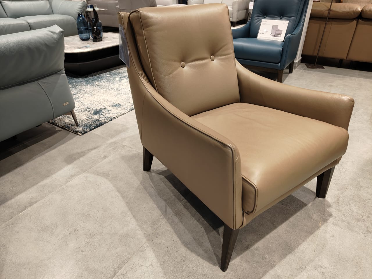 C011-003-14 - ARM CHAIR - IND