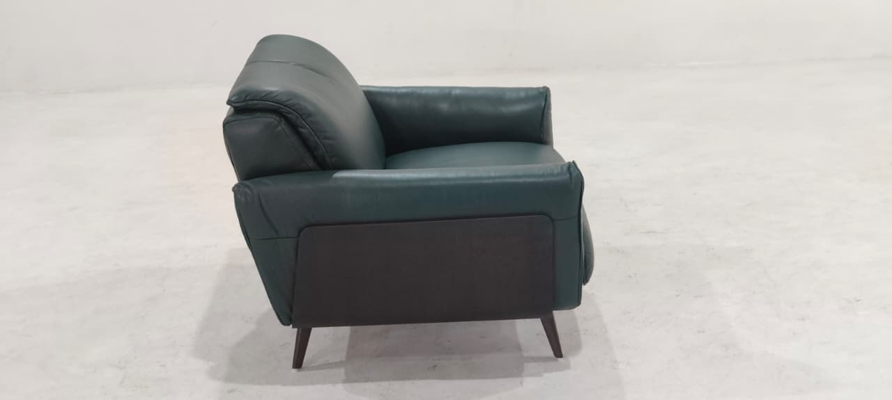 B993-233-24 - ARM CHAIR - BLR WH