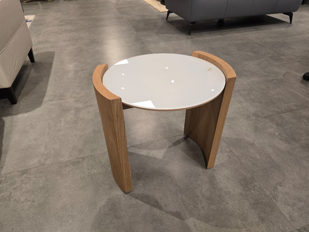 442B-G - SIDE TABLE - OUTLET