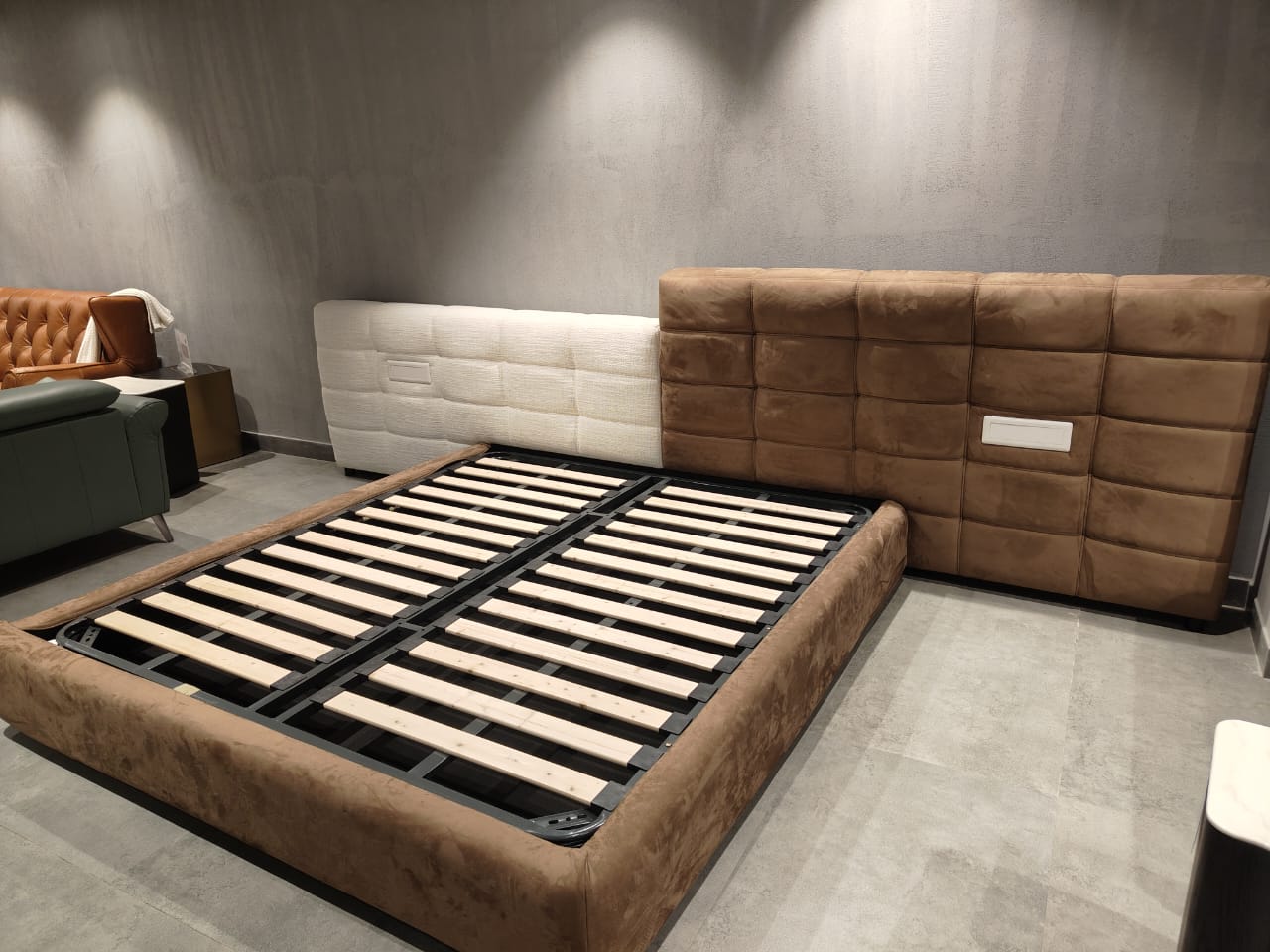 A2047 - KING STORAGE BED - IND