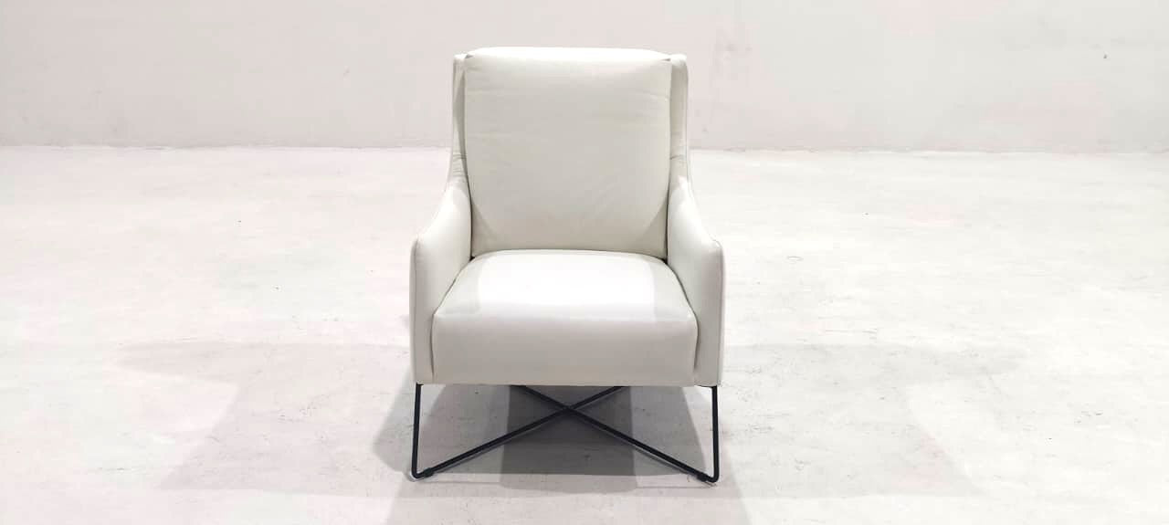 B903-003-14(2) - ARM CHAIR - BLR WH