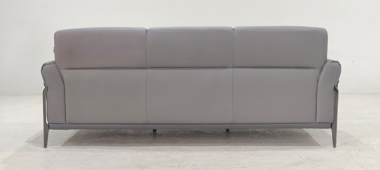 8181(1) - 3 SEATER - BLR WH