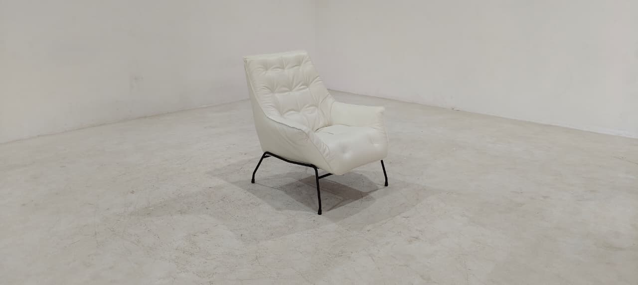 A1118(1) - ACCENT CHAIR - BLR WH