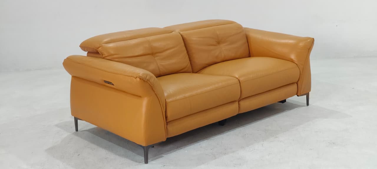 KM.5057 - 3 SEATER RECLINER(ELECTRIC) - OUTLET