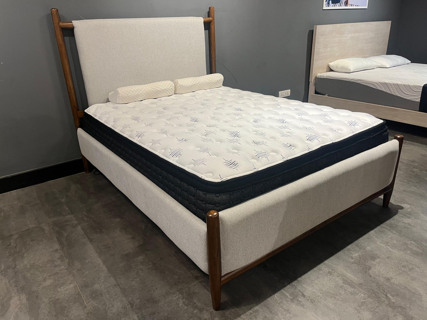 B615-81W1+97W1(2) - QUEEN PANEL BED - NAR