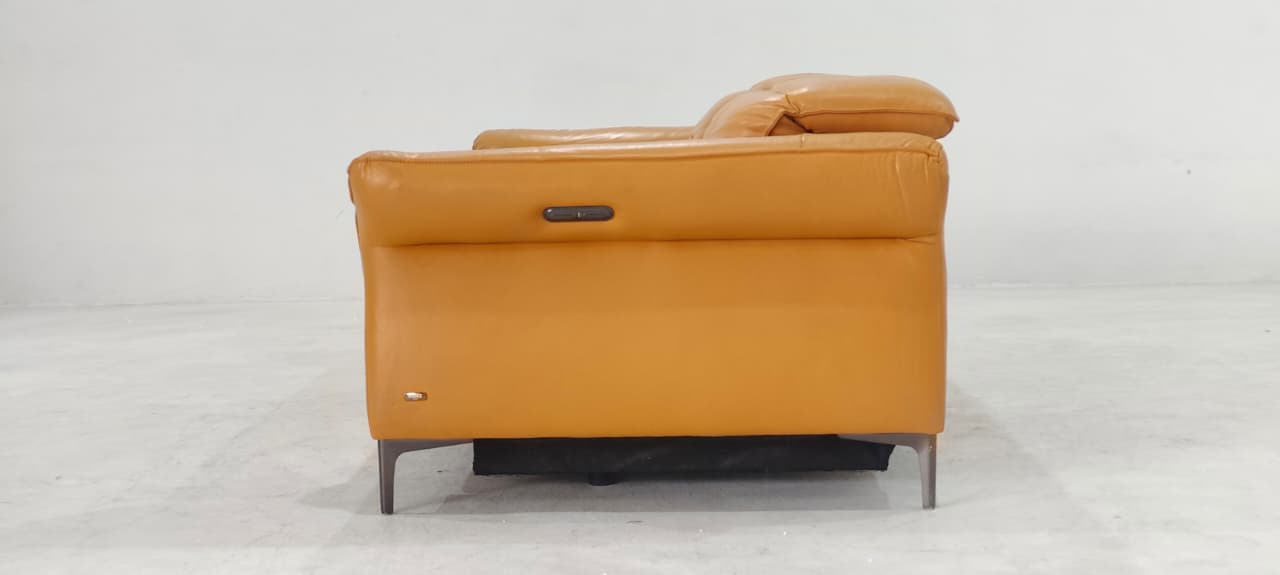 KM.5057 - 3 SEATER RECLINER(ELECTRIC) - OUTLET