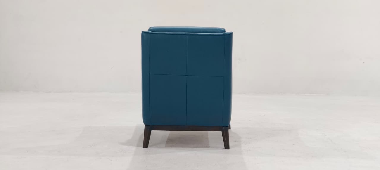 C011-003-24(4) - ARM CHAIR - BLR WH