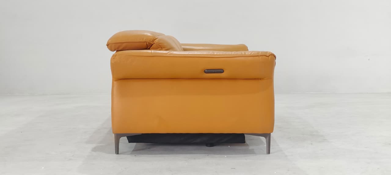 KM.5057 - 3 SEATER RECLINER(ELECTRIC) - OUTLET