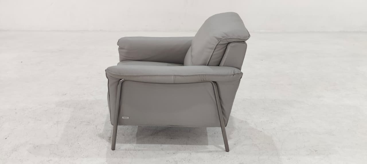C110-003-10(2) - ARM CHAIR - BLR WH