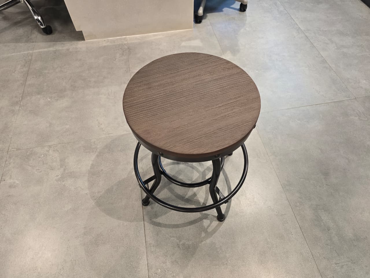 D542-224 - STOOL - OUTLET