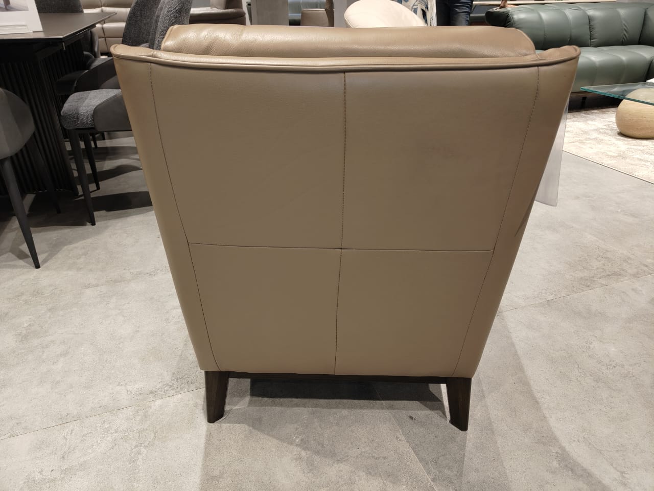 C011-003-14 - ARM CHAIR - IND