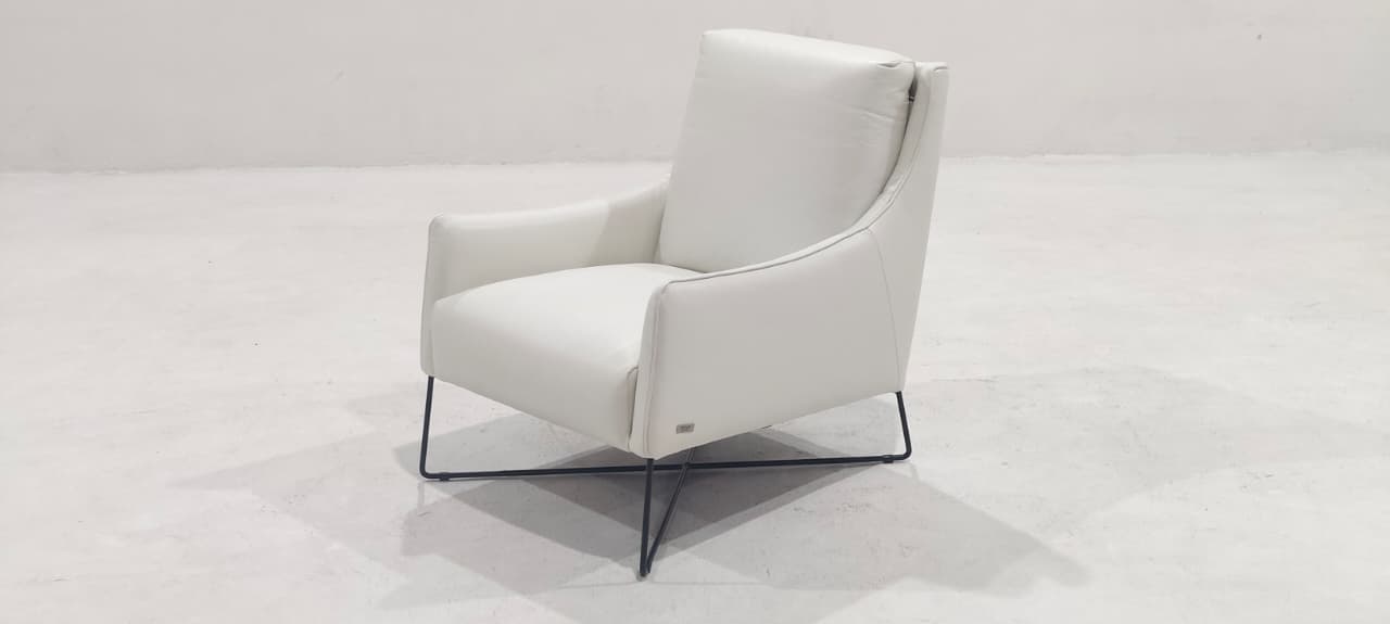 B903-003-14(2) - ARM CHAIR - BLR WH