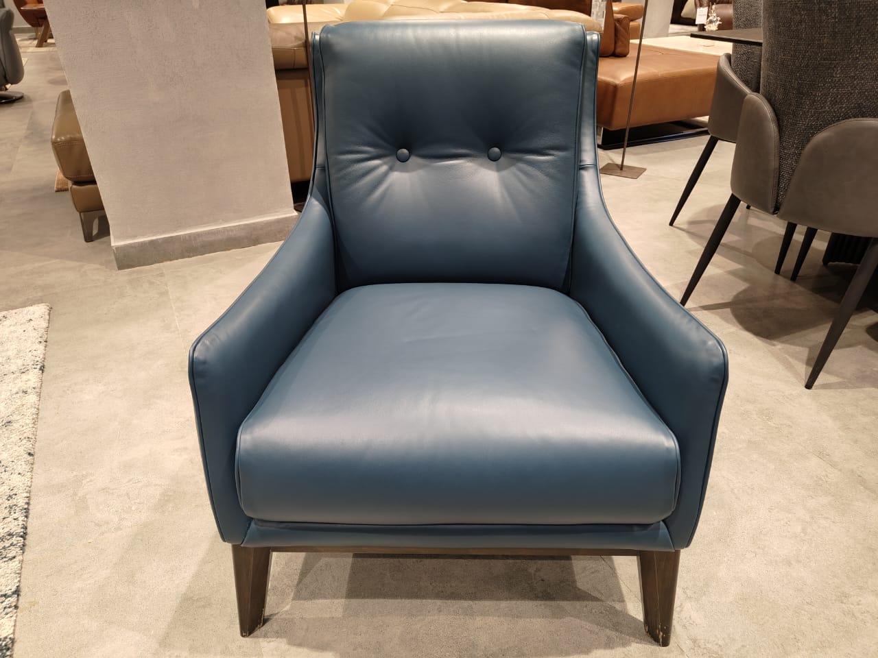 C011-003-24 - ARM CHAIR - IND