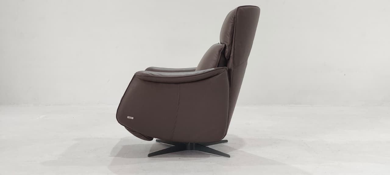 C243-F44-10 - ARM CHAIR - BLR WH
