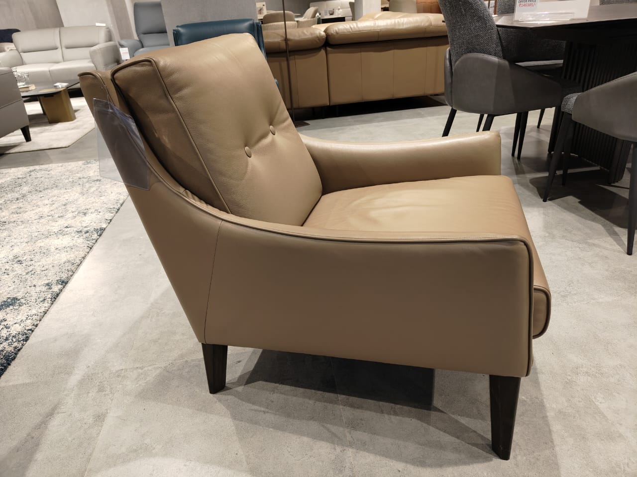 C011-003-14 - ARM CHAIR - IND