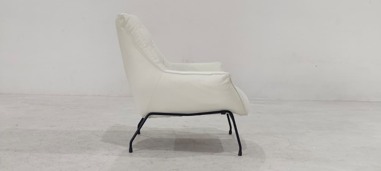 A1118(1) - ACCENT CHAIR - BLR WH