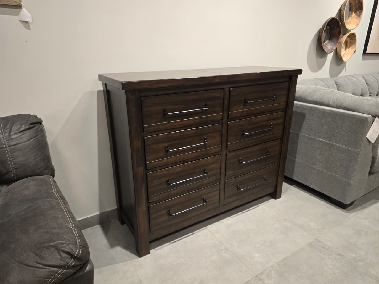 B633-31 - DRESSER - OUTLET