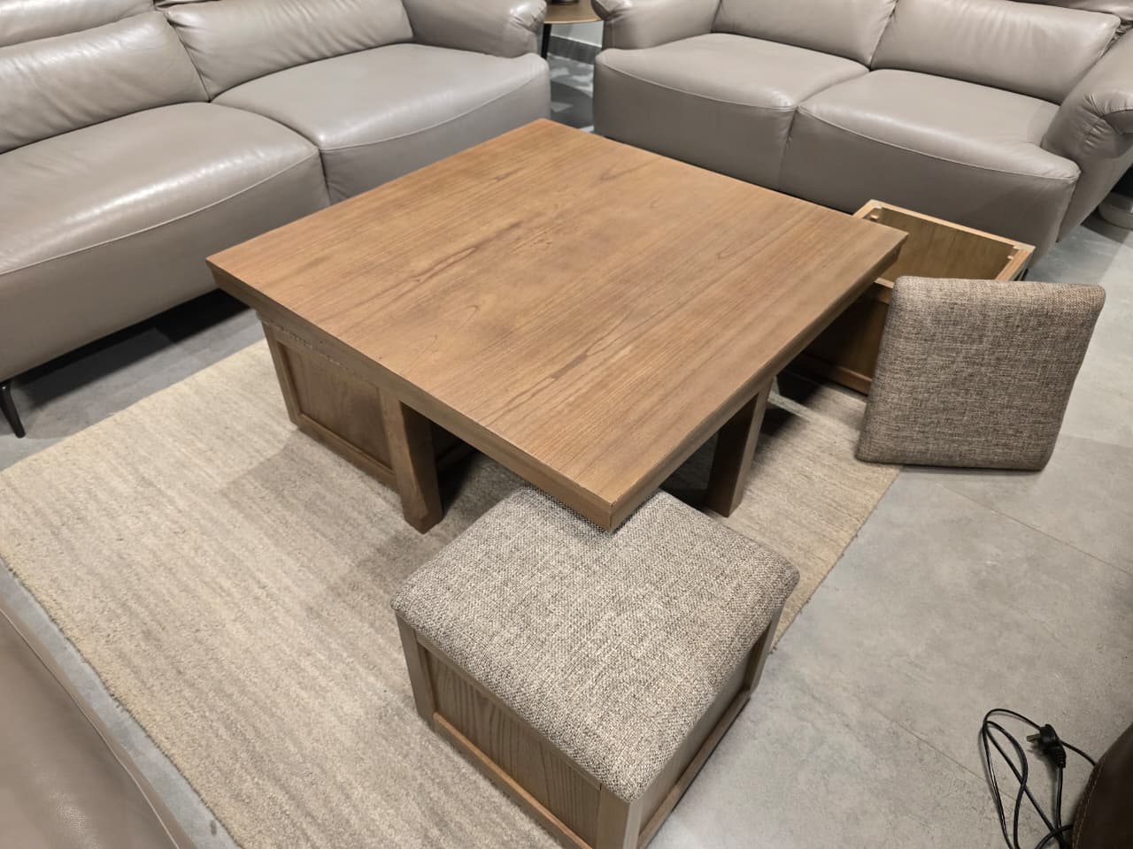 T738-20 - COFFEE TABLE+STOOLS - OUTLET