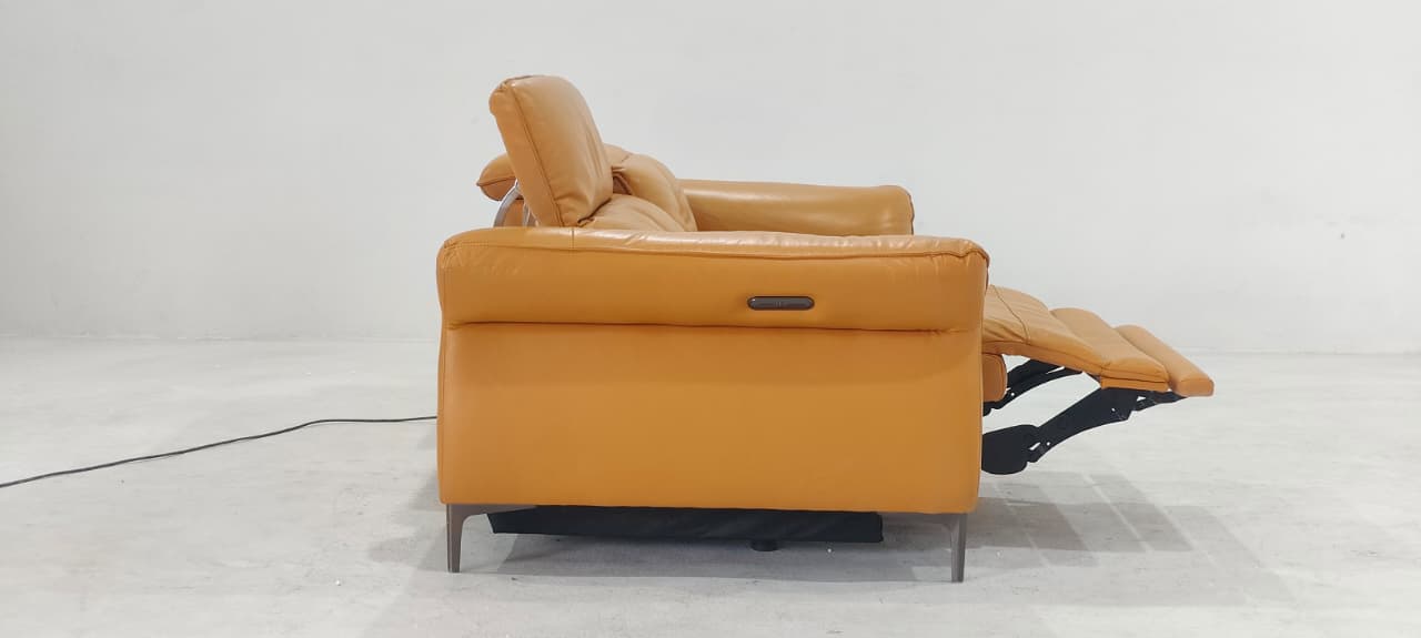 KM.5057 - 3 SEATER RECLINER(ELECTRIC) - OUTLET