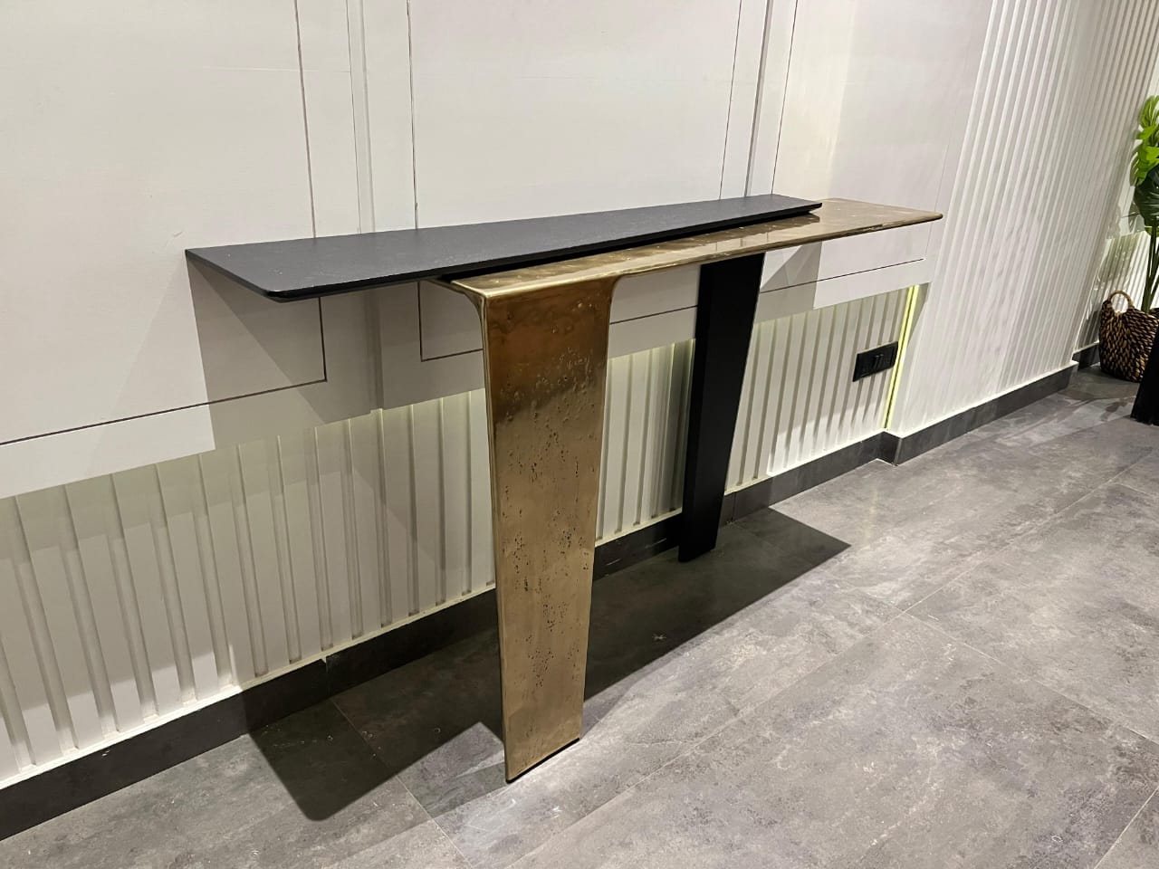 ST344 - CONSOLE TABLE - NAR