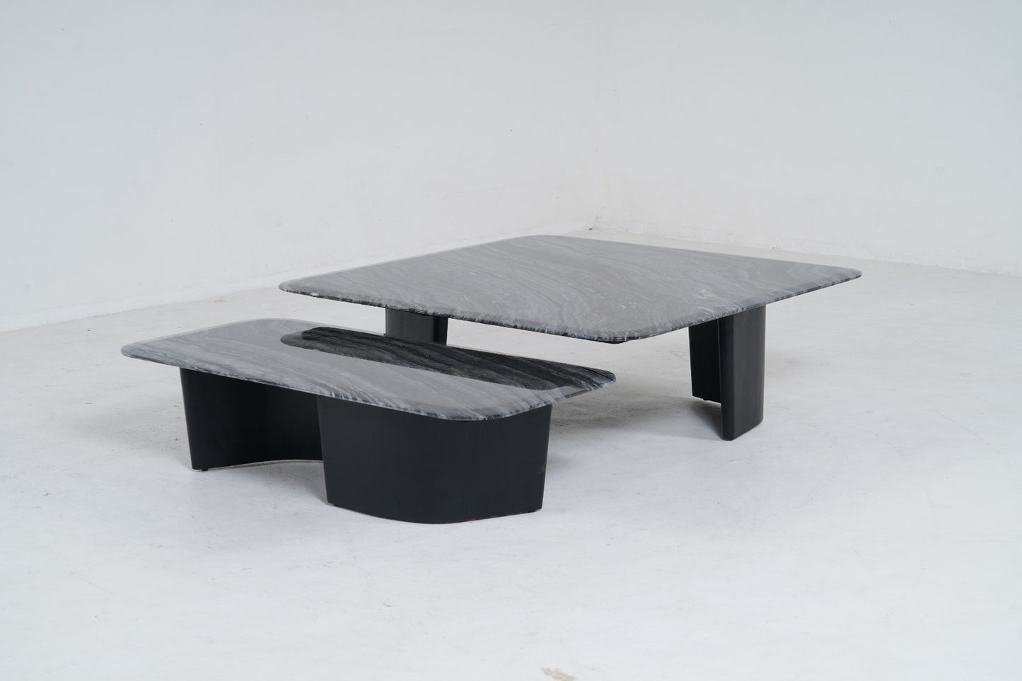 672(2) - COFFEE TABLE - BLR WH