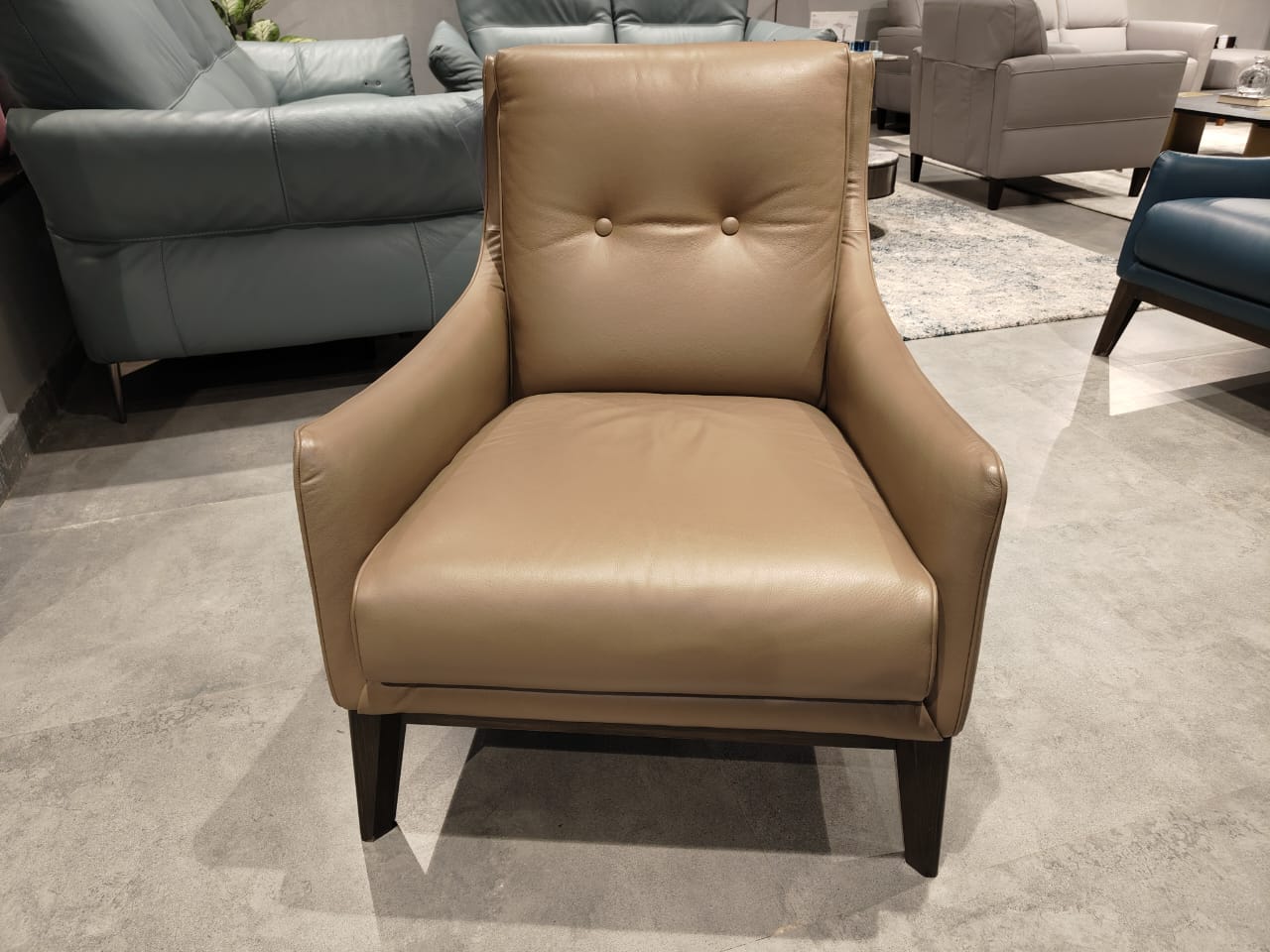 C011-003-14 - ARM CHAIR - IND